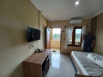KOST ELIT 14 KAMAR DI KAWASAN MAJU DEKAT MALL DAN KAMPUS TERNAMA TEPI JALAN