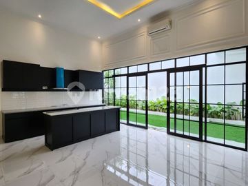 Rumah baru mewah ada taman depan samping belakang SHM Bagus di Cilandak