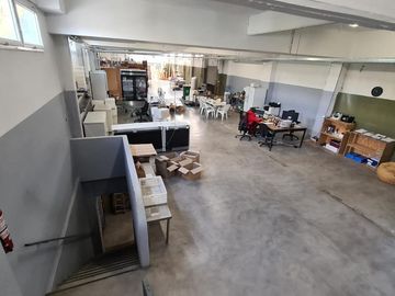 Excelente industria/deposito de 990 m2 cubiertos en 3 ptas. Villa Lynch Se vende con renta CALZADA