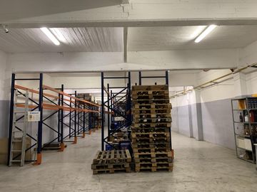 Excelente industria/deposito de 990 m2 cubiertos en 3 ptas. Villa Lynch Se vende con renta CALZADA