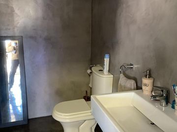 Excelente industria/deposito de 990 m2 cubiertos en 3 ptas. Villa Lynch Se vende con renta CALZADA