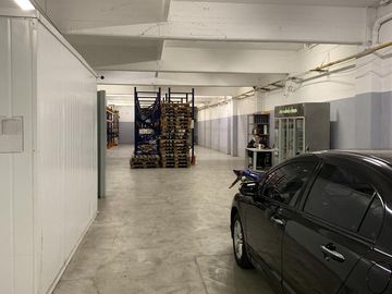 Excelente industria/deposito de 990 m2 cubiertos en 3 ptas. Villa Lynch Se vende con renta CALZADA
