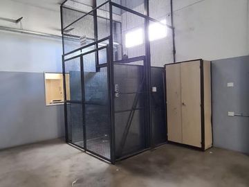 Excelente industria/deposito de 990 m2 cubiertos en 3 ptas. Villa Lynch Se vende con renta CALZADA