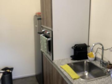 Excelente industria/deposito de 990 m2 cubiertos en 3 ptas. Villa Lynch Se vende con renta CALZADA