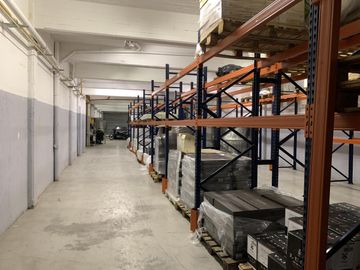Excelente industria/deposito de 990 m2 cubiertos en 3 ptas. Villa Lynch Se vende con renta CALZADA