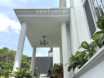 DIJUAL RUMAH MEWAH DI PONDOK INDAH LOKASI ASRI DAN NYAMAN