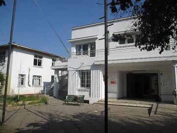 Dos enormes casas, más oficina en  esquina, Ñuñoa