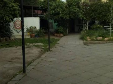 Dos enormes casas, más oficina en  esquina, Ñuñoa