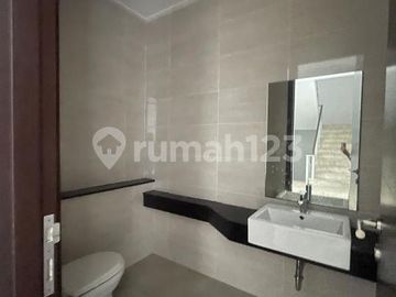 Rumah Mewah 3 Lantai Full Bangunan 12X20 M2 di Golf Island Jakarta Utara