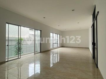 Rumah Mewah 3 Lantai Full Bangunan 12X20 M2 di Golf Island Jakarta Utara