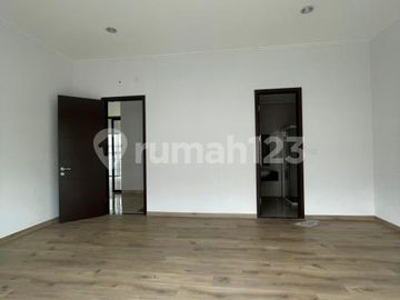 Rumah Mewah 3 Lantai Full Bangunan 12X20 M2 di Golf Island Jakarta Utara
