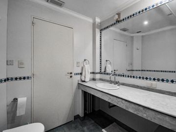VENTA PISO 4 AMB. CON DEPENDENCIAS EN RECOLETA
