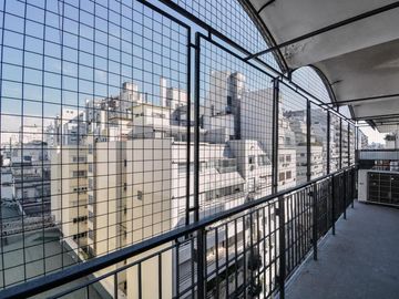 VENTA PISO 4 AMB. CON DEPENDENCIAS EN RECOLETA