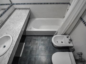 VENTA PISO 4 AMB. CON DEPENDENCIAS EN RECOLETA