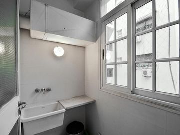 VENTA PISO 4 AMB. CON DEPENDENCIAS EN RECOLETA