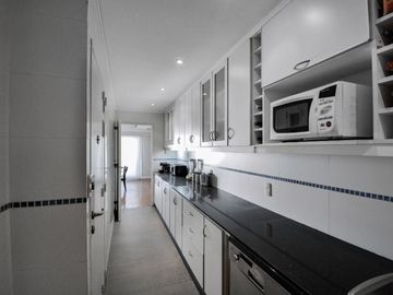 VENTA PISO 4 AMB. CON DEPENDENCIAS EN RECOLETA