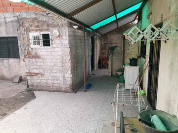Casa para 2 Familias en venta en Villa Luzuriaga
