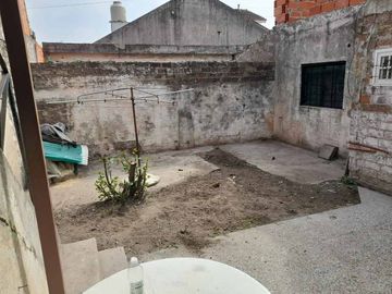 Casa para 2 Familias en venta en Villa Luzuriaga