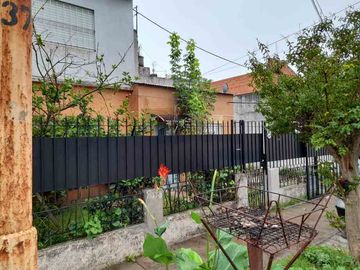 Casa para 2 Familias en venta en Villa Luzuriaga