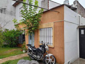 Casa para 2 Familias en venta en Villa Luzuriaga