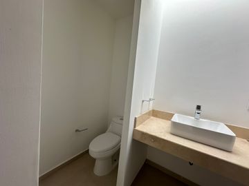 CASA EN PRIVADA EN VENTA CERCA DE MUÑOZ