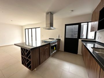 CASA EN PRIVADA EN VENTA CERCA DE MUÑOZ