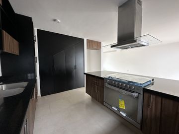 CASA EN PRIVADA EN VENTA CERCA DE MUÑOZ