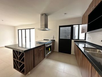 CASA EN PRIVADA EN VENTA CERCA DE MUÑOZ