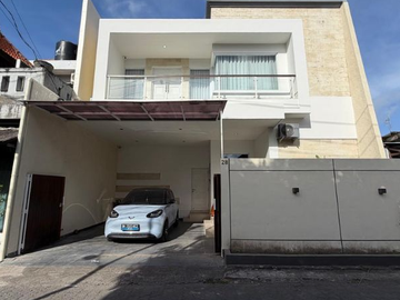 VILLA 2 LANTAI TAMAN BARUNA JIMBARAN BADUNG