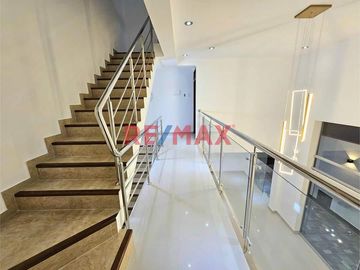 ✨ Descubre tu futuro hogar en el corazón de Castilla, Piura. ✨

🏠 Esta moderna casa urbana de **2 pisos** te espera con un espacioso terreno de **12