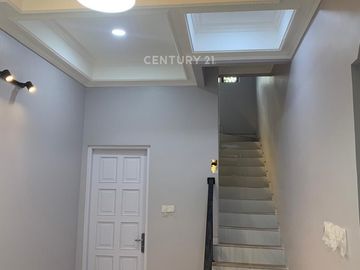 Rumah Baru Ada Kolam Renang Pribadi Di Megapolitan Cinere Estate