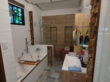 Amazing Ballenita House - Custom Designed: Se Vende Casa Cerca del Mar en Ballenita