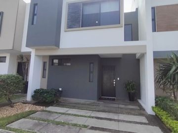 -Casa en Venta, Residencial Cumbres II, Carr. San José Novillero, Boca Del Río.