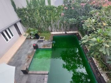 Rumah di Jalan Bangka Kemang, Jaksel. Tanah luas
