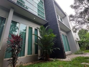 Rumah di Jalan Bangka Kemang, Jaksel. Tanah luas