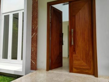 Rumah Mewah Bintaro Hoek Jakarta Selatan Strategis