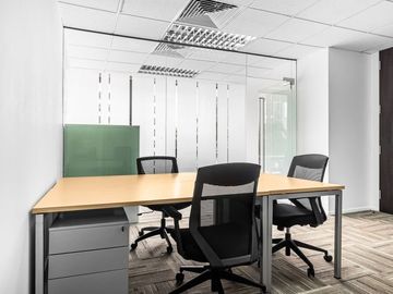 Move into ready-to-use open plan office space for 10 persons in Regus WTC 5