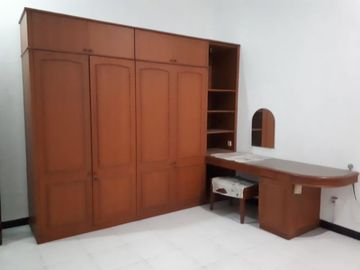Rumah disewakan Simpang darmo permai selatan