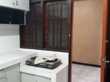 Rumah disewakan Simpang darmo permai selatan