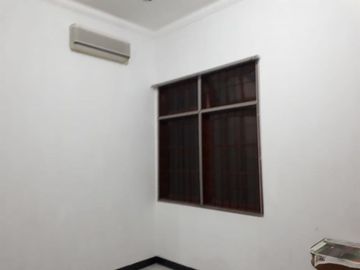 Rumah disewakan Simpang darmo permai selatan