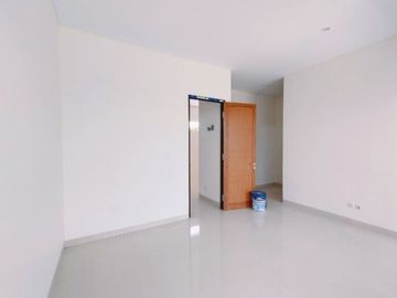 RUMAH MEWAH DI JALAN TITI BUMI DALAM RINGROAD DEKAT PUSAT KOTA