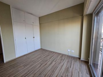 VENTA DEPARTAMENTO 3 AMBIENTES CON DEPENDENCIA RECICLADO COCHERA BAULERA PISO ALTO BELGRANO R