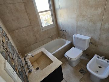 VENTA DEPARTAMENTO 3 AMBIENTES CON DEPENDENCIA RECICLADO COCHERA BAULERA PISO ALTO BELGRANO R