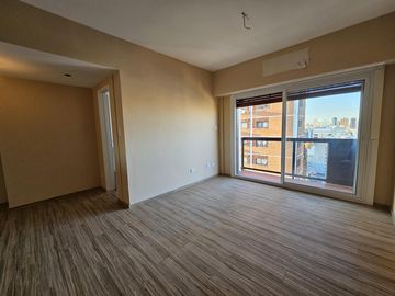 VENTA DEPARTAMENTO 3 AMBIENTES CON DEPENDENCIA RECICLADO COCHERA BAULERA PISO ALTO BELGRANO R