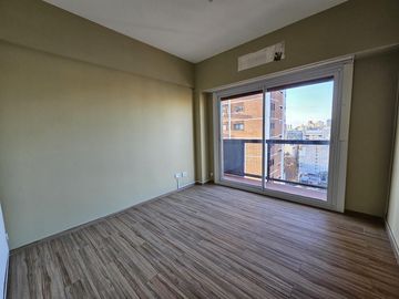 VENTA DEPARTAMENTO 3 AMBIENTES CON DEPENDENCIA RECICLADO COCHERA BAULERA PISO ALTO BELGRANO R