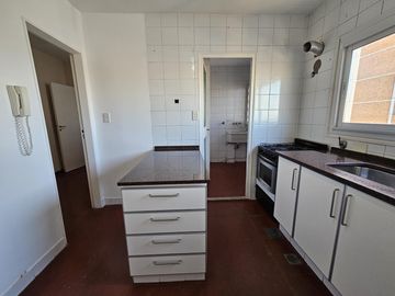 VENTA DEPARTAMENTO 3 AMBIENTES CON DEPENDENCIA RECICLADO COCHERA BAULERA PISO ALTO BELGRANO R