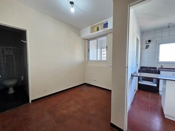 VENTA DEPARTAMENTO 3 AMBIENTES CON DEPENDENCIA RECICLADO COCHERA BAULERA PISO ALTO BELGRANO R