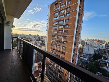 VENTA DEPARTAMENTO 3 AMBIENTES CON DEPENDENCIA RECICLADO COCHERA BAULERA PISO ALTO BELGRANO R