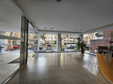 VENTA DEPARTAMENTO 3 AMBIENTES CON DEPENDENCIA RECICLADO COCHERA BAULERA PISO ALTO BELGRANO R