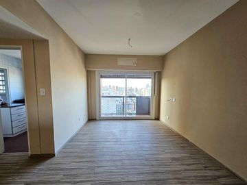 VENTA DEPARTAMENTO 3 AMBIENTES CON DEPENDENCIA RECICLADO COCHERA BAULERA PISO ALTO BELGRANO R